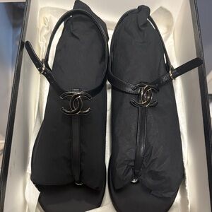 CHANEL Black calf Leather Sandals